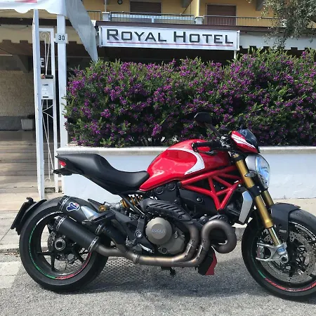Royal 3*